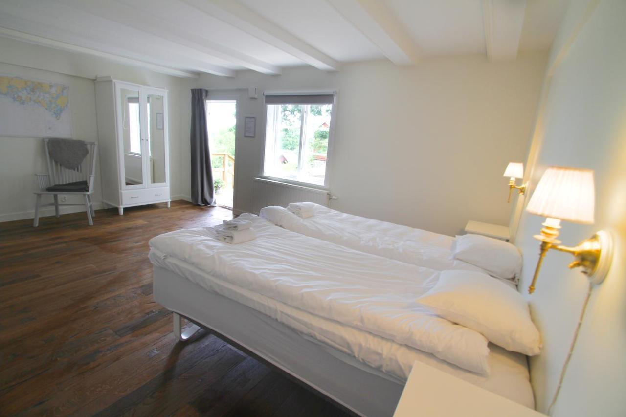 Tjaeroe Hotell & Vandrarhem Trensum Exterior foto